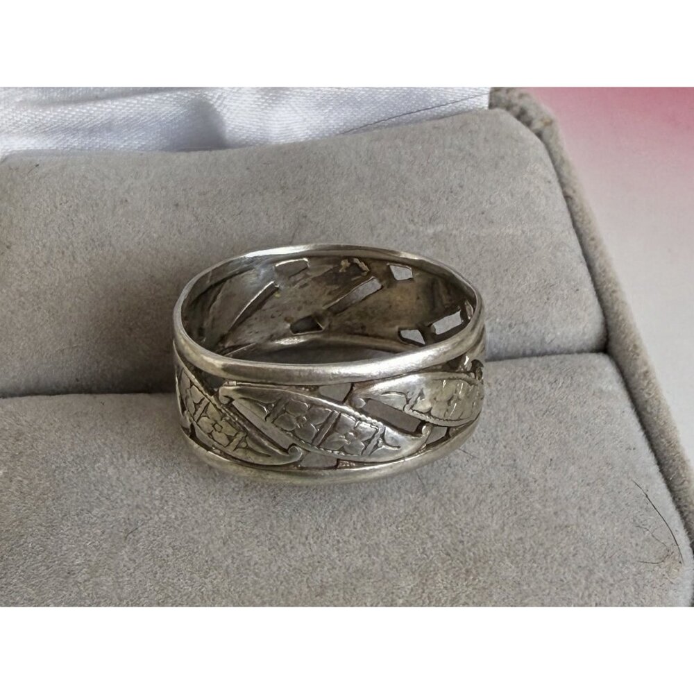 Vintage 50's Uncus Sterling Silver  Cut out Floral Band Ring Size 7.5 - Picture 2 of 10